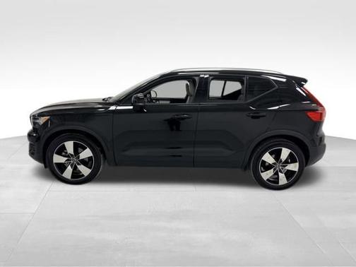 2020 Volvo XC40 T5 Momentum