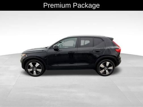 2020 Volvo XC40 T5 Momentum