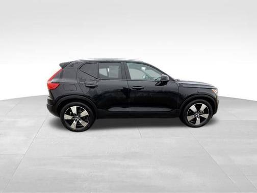 2020 Volvo XC40 T5 Momentum