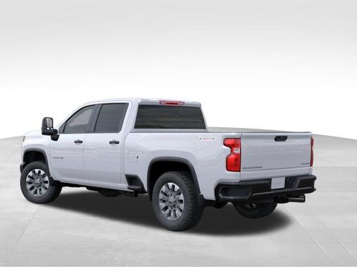Summit White 2026 Chevrolet Silverado 2500 Custom