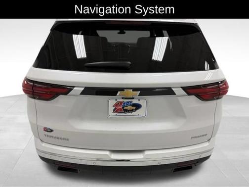 Iridescent Pearl Tricoat 2023 Chevrolet Traverse Premier