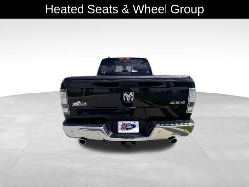Diamond Black Crystal Pearlcoat 2019 RAM 1500 Classic Big Horn