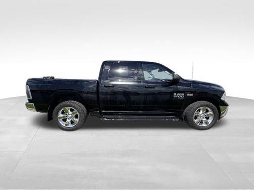 Diamond Black Crystal Pearlcoat 2019 RAM 1500 Classic Big Horn