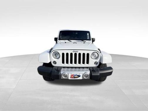 Bright White Clearcoat 2014 Jeep Wrangler Sahara