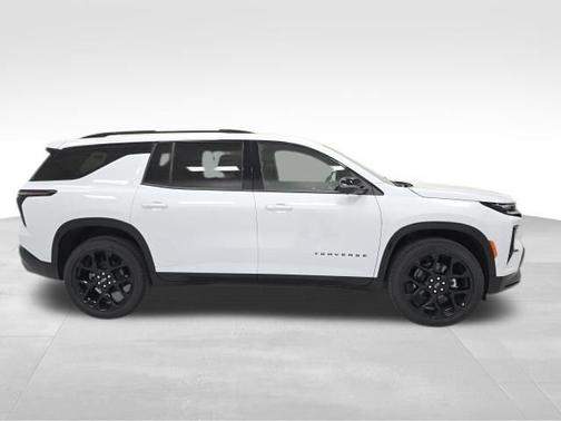 Polar White Tricoat 2026 Chevrolet Traverse AWD RS