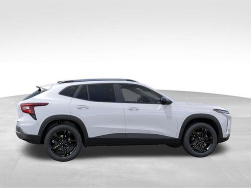 Summit White 2026 Chevrolet Trax ACTIV