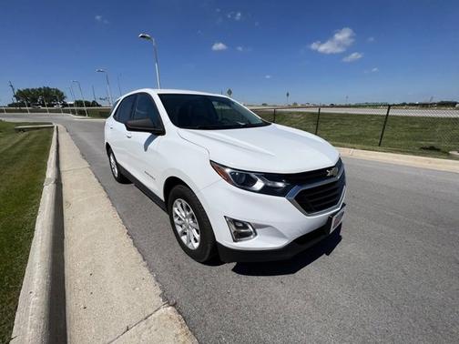 Photo 4 of 4 of 2019 Chevrolet Equinox LS
