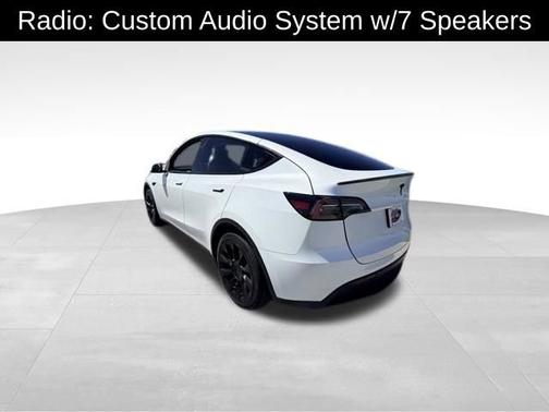 White 2024 Tesla Model Y LONG RANGE