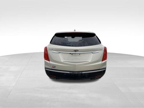 Silver Coast Metallic 2017 Cadillac XT5 Luxury AWD