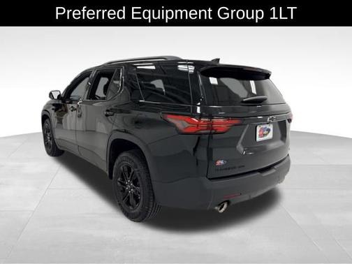 Mosaic Black Metallic 2023 Chevrolet Traverse LT Cloth