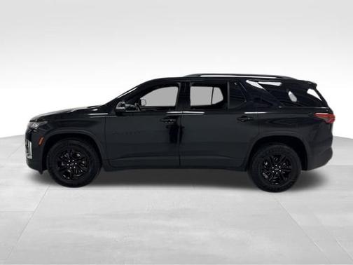 Mosaic Black Metallic 2023 Chevrolet Traverse LT Cloth