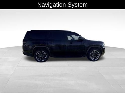 Diamond Black Crystal Pearlcoat 2022 Jeep Wagoneer Series II