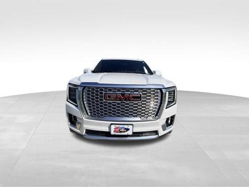 White Frost Tricoat 2022 GMC Yukon XL Denali