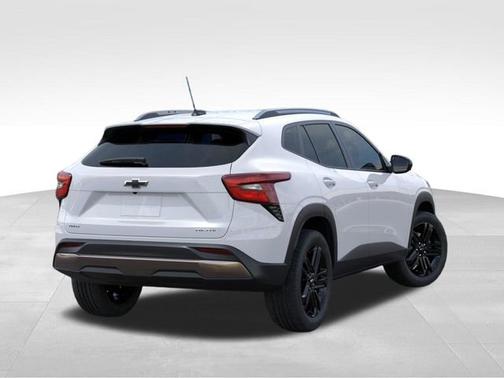 Summit White 2026 Chevrolet Trax ACTIV
