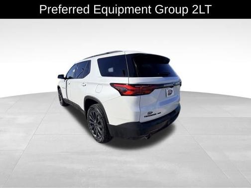Iridescent Pearl Tricoat 2023 Chevrolet Traverse RS