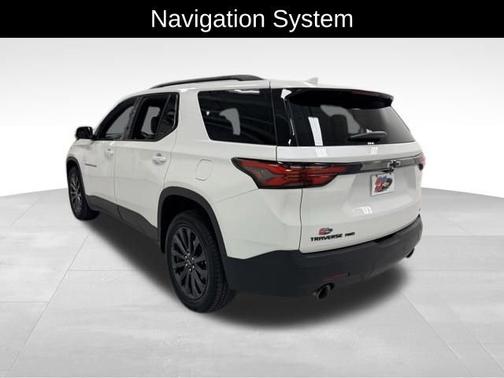 Iridescent Pearl Tricoat 2023 Chevrolet Traverse RS