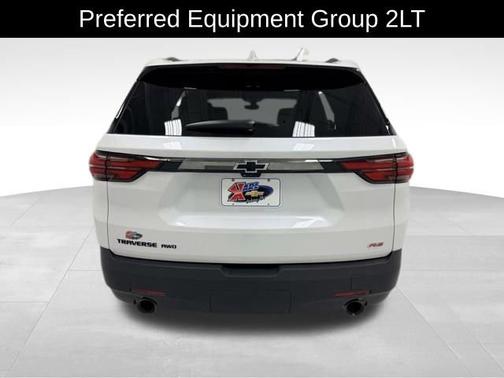 Iridescent Pearl Tricoat 2023 Chevrolet Traverse RS