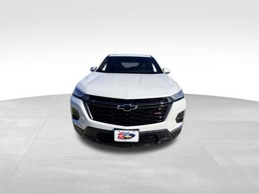 Iridescent Pearl Tricoat 2023 Chevrolet Traverse RS