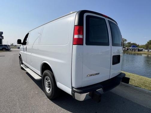 2024 Chevrolet Express 2500 1WT