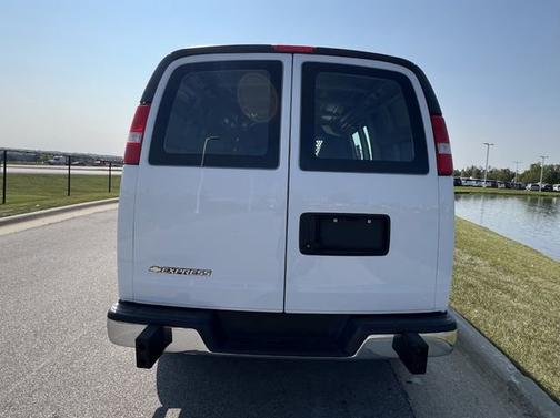 2024 Chevrolet Express 2500 1WT