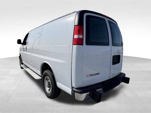2024 Chevrolet Express 2500 1WT