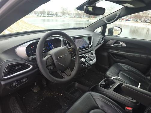 2022 Chrysler Pacifica Hybrid Touring L