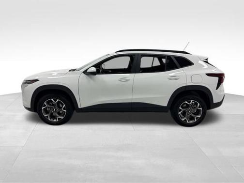 Summit White 2024 Chevrolet Trax LT