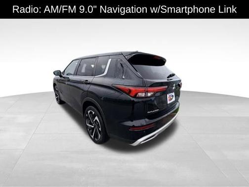 Black 2022 Mitsubishi Outlander SE