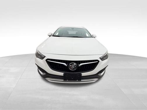 2019 Buick Regal TourX Essence