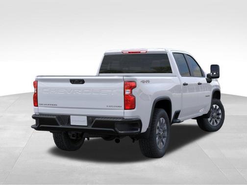 Summit White 2026 Chevrolet Silverado 2500 Custom