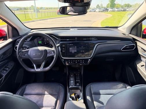 Cherry Red Tintcoat 2022 Chevrolet Bolt EUV LT