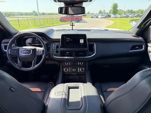 Summit White 2024 GMC Yukon AT4