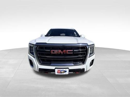 Summit White 2024 GMC Yukon AT4