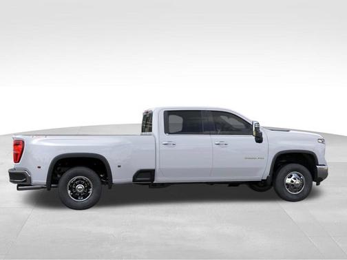 Summit White 2026 Chevrolet Silverado 3500 LTZ