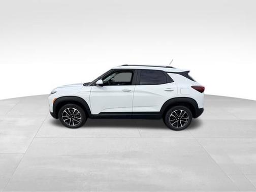 Summit White 2025 Chevrolet Trailblazer LT