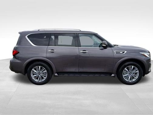 2022 INFINITI QX80 LUXE