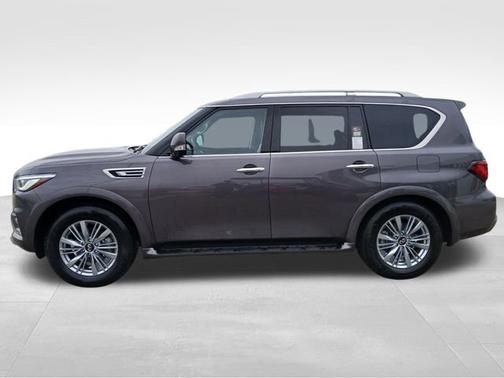 2022 INFINITI QX80 LUXE