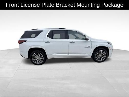 Summit White 2023 Chevrolet Traverse High Country