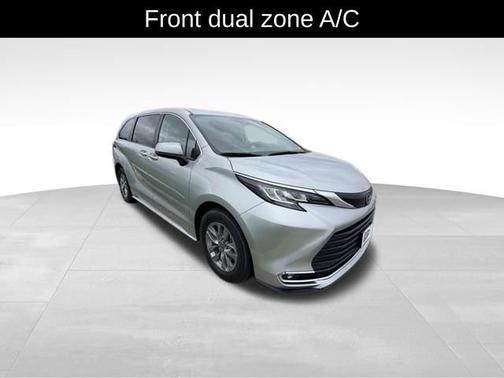 CELESTIAL SILVER 2022 Toyota Sienna XLE