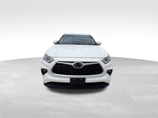 Blizzard Pearl 2021 Toyota Highlander XLE