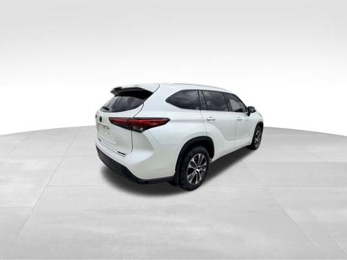 Blizzard Pearl 2021 Toyota Highlander XLE