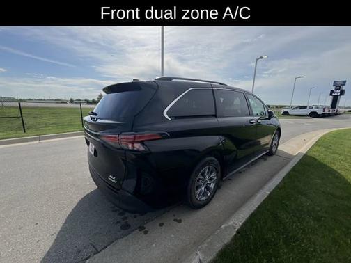 2022 Toyota Sienna XLE