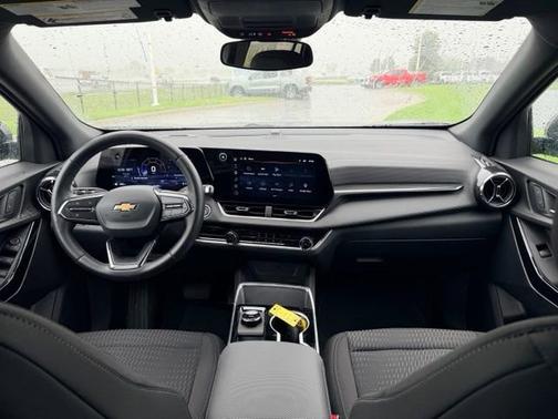 Mosaic Black Metallic 2026 Chevrolet Equinox FWD LT