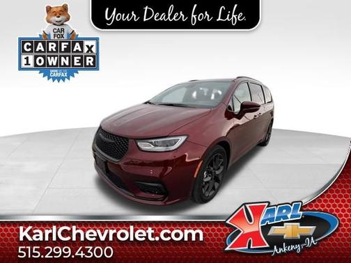 Velvet Red Pearlcoat 2022 Chrysler Pacifica Touring L