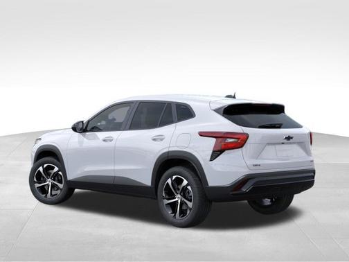 Summit White 2026 Chevrolet Trax 1RS