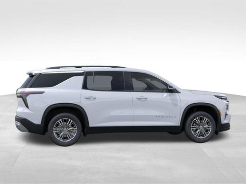 Polar White Tricoat 2026 Chevrolet Traverse AWD LT