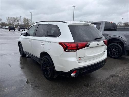 2020 Mitsubishi Outlander LE