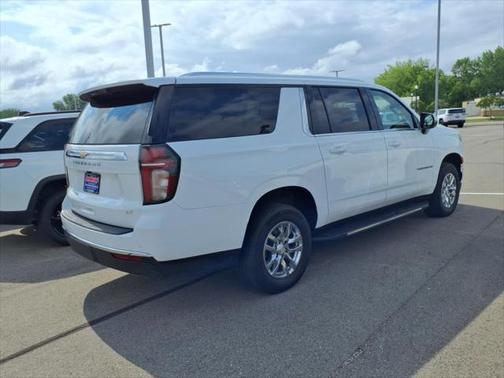 2023 Chevrolet Suburban LT