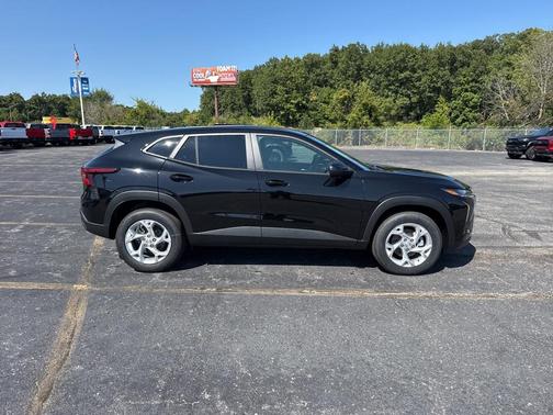 2025 Chevrolet Trax LS
