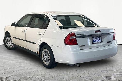 White 2004 Chevrolet Malibu Base